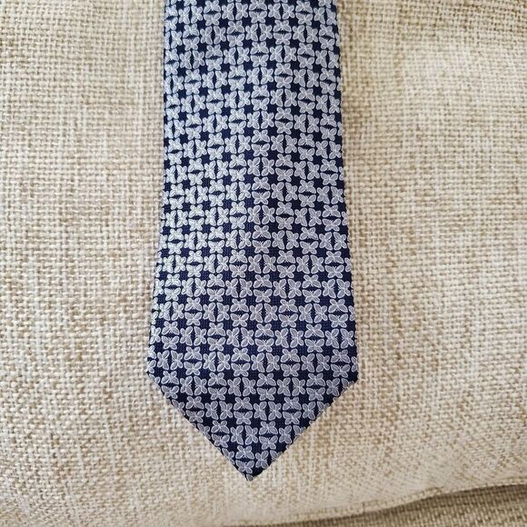 Club Room Classic All-Over Butterfly Neck Tie Navy & Silver 3.25" - Picture 5 of 7
